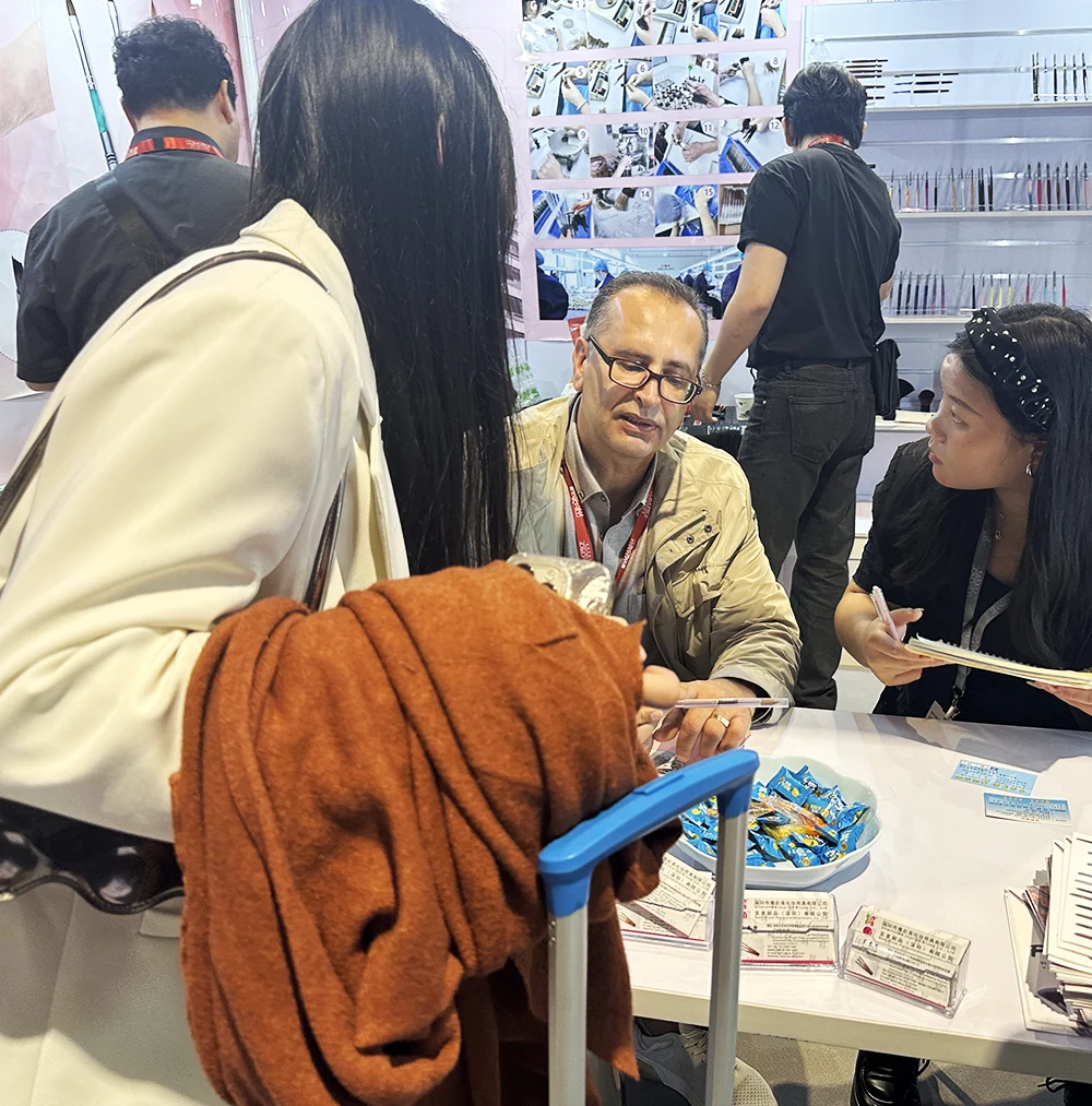 Cosmoprof HK 2024, trafen viele Nagelbürsten alte und neue Freunde.